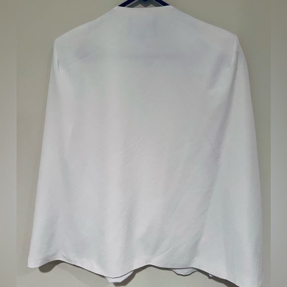 White Cape - Picture 5 of 7